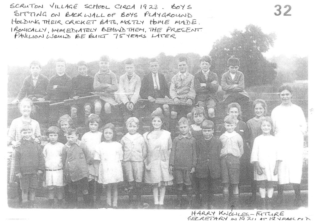 Scruton school 1924 with cricket bats
